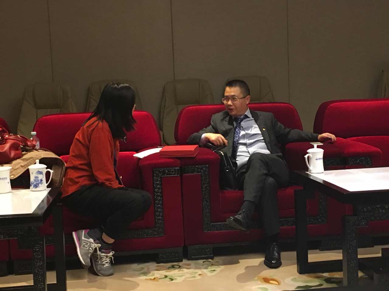 力帆實業（集團）股份有限公司總裁牟剛會后接受記者采訪.jpg